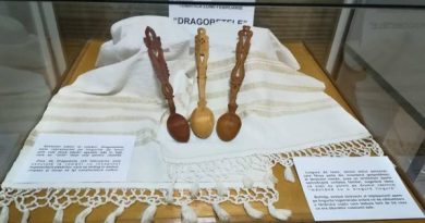dragobete-Muzeul de Arta Populara Constanta linguri lemn